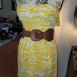 yellow sleeveless dress